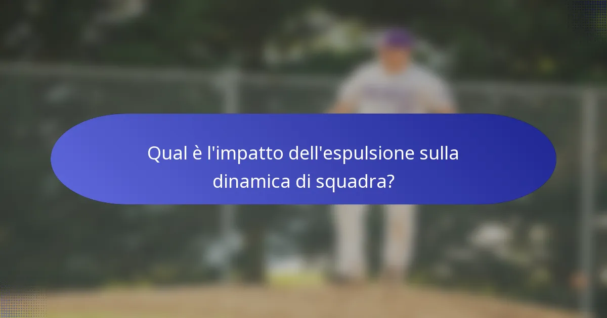 Qual è l'impatto dell'espulsione sulla dinamica di squadra?